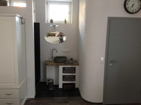 Отель Ferienwohnung Freiburg und March  Марх 